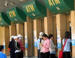 Ngân hàng tranh thủ “tận thu” phí ATM dịp Tết